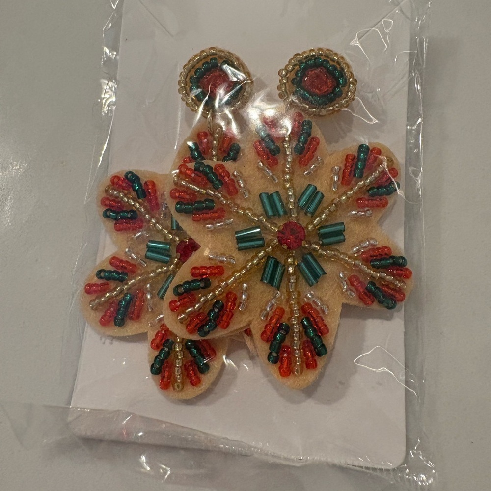 NWT HOLIDAY snowflake beaded felt earrings